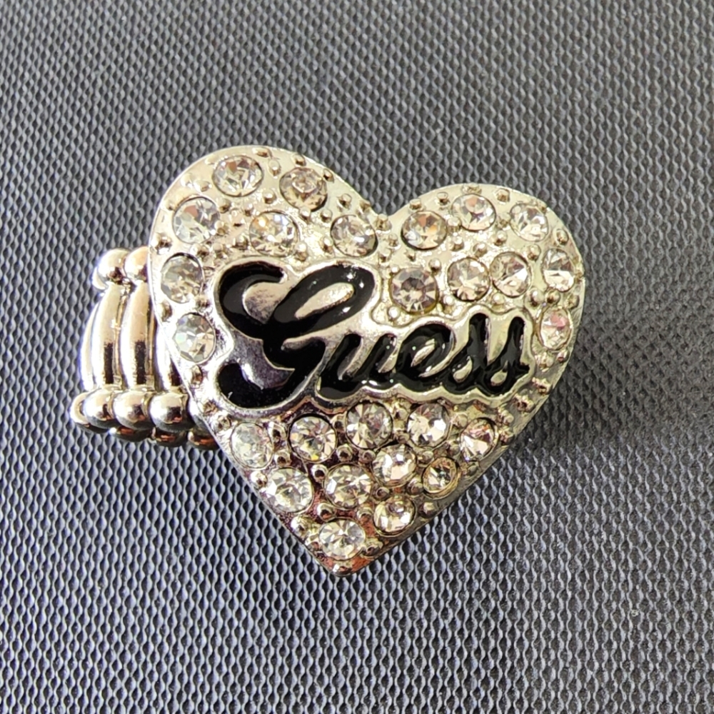 NWOT Guess silver tone ring with stretchable band and white rhinestones